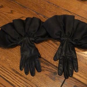 Isabel Canovas gloves